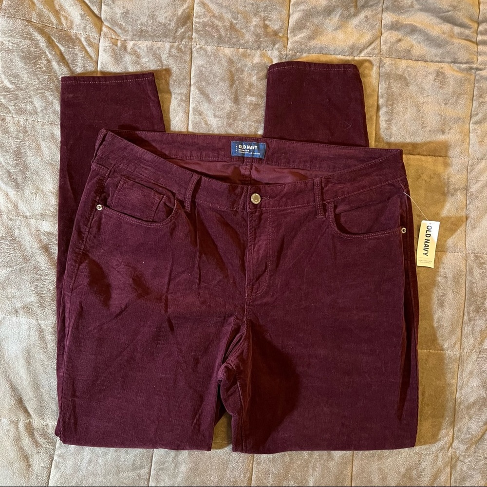 Old Navy Women's Skinny Jeans in Burgundy